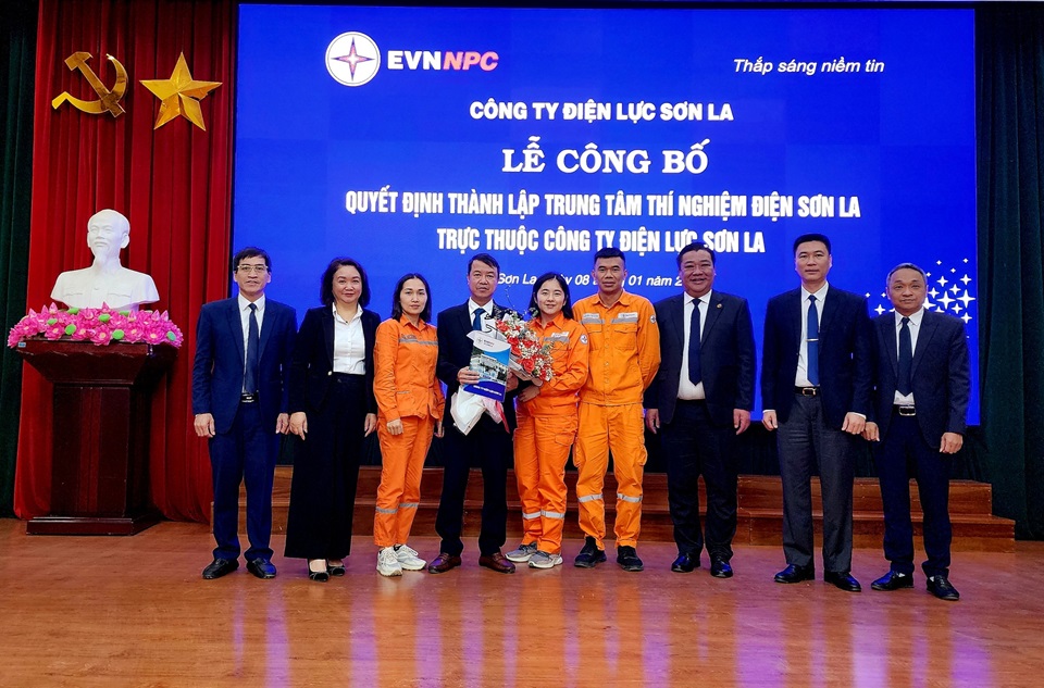 PC Sơn La: Công bố quyết định thành lập Trung tâm Thí nghiệm điện Sơn La
